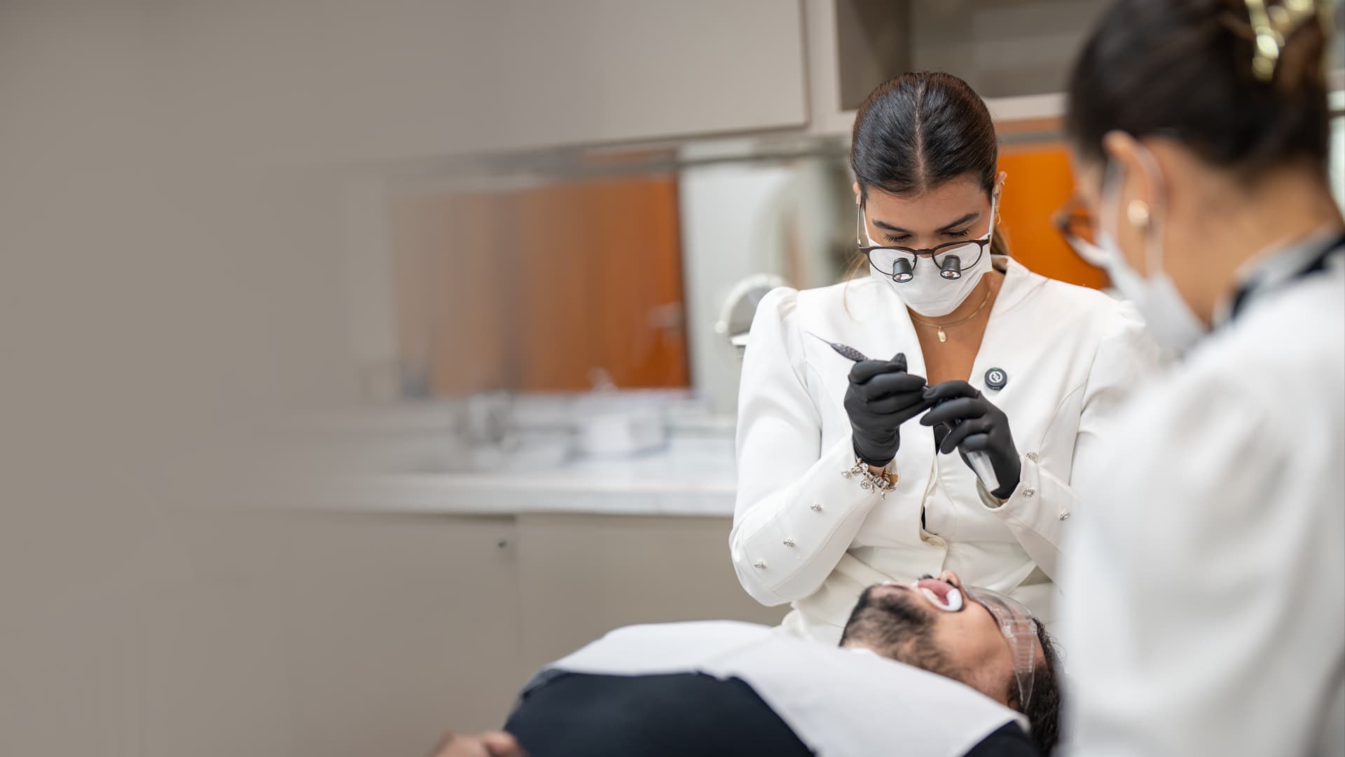 Dra. Mariana Mendes sorrindo