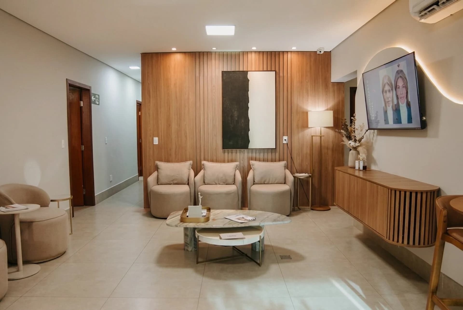 Interior sofisticado da Clínica Odontológica Unna