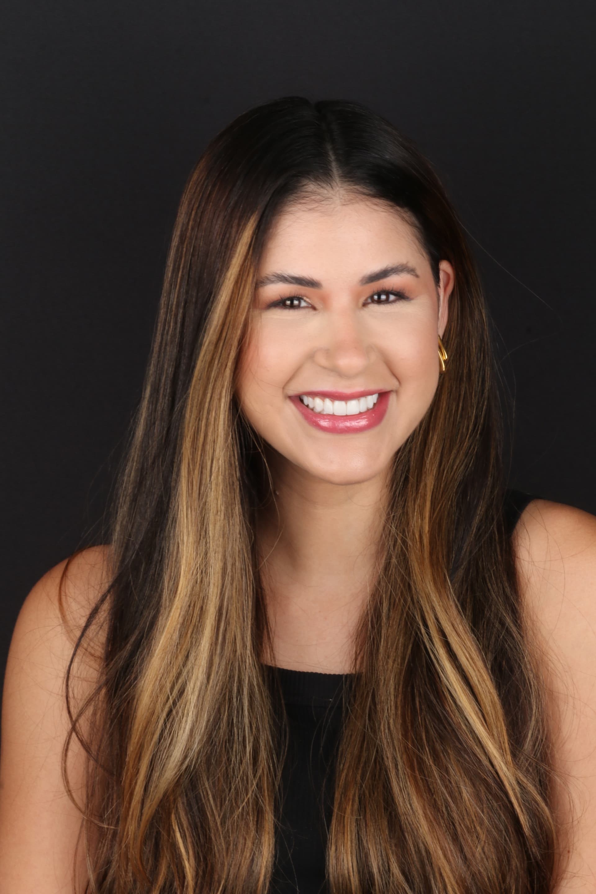 Sorriso natural com lentes de resina